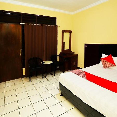 Oyo 93136 Hotel Santo Djaya 2 Богор Экстерьер фото